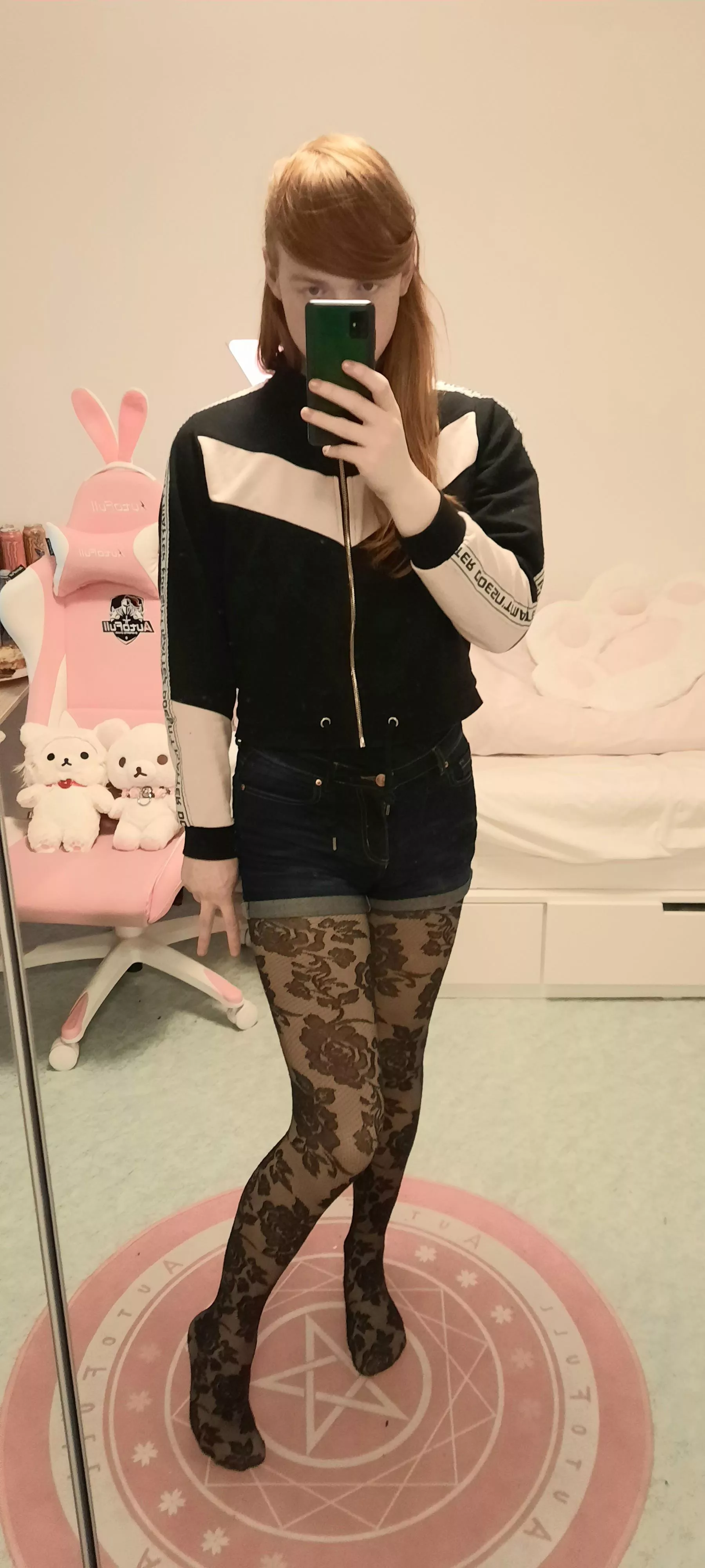 I mostly wear skirts but its fun to use shorts sometimes 💕