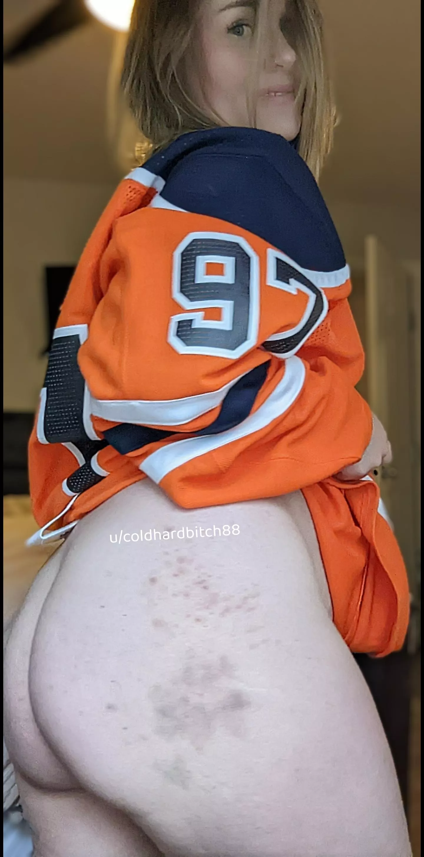 kind of sad how light these bruises are... looks like mama needs some more😈