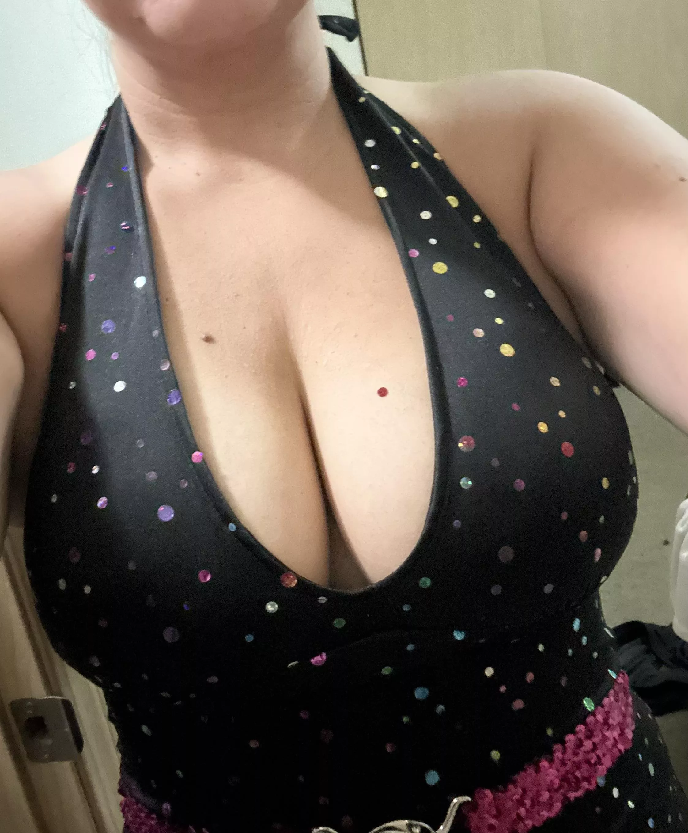 My wife is going to a 70’s party without me. Someone put their cock in between her tits, take her phone and send me the video
