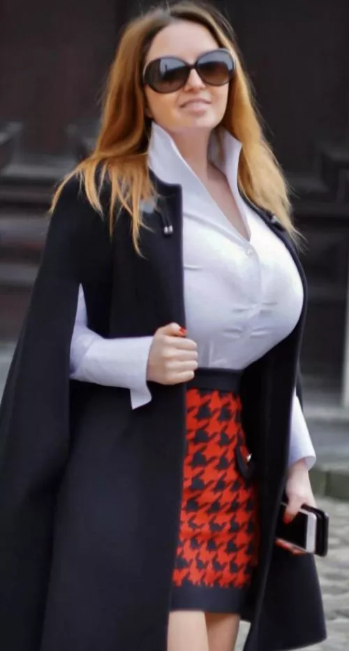 No way she can hide those cannons….