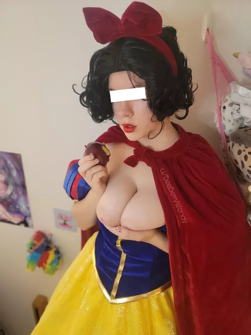 Snow White by BeeBerryWendy