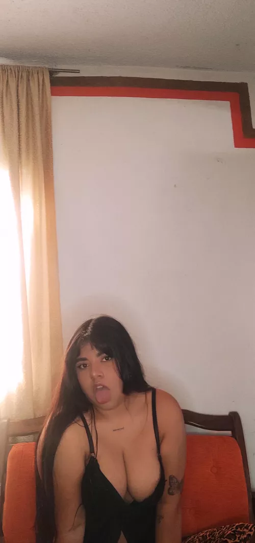 the first to write will receive a hot video snap slut.candy23