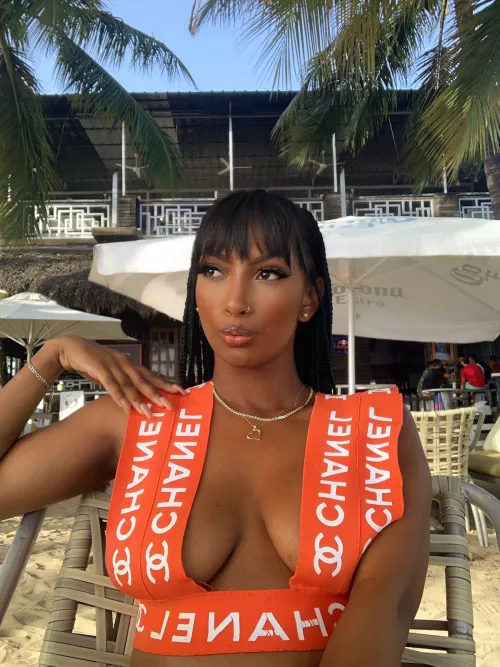 The girls are a little shy 😈 but once you start rubbing and sucking on my nipples👅 the 😻 get 💦