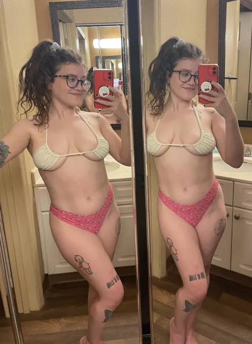 zoom in to see what type of [f]ruit are on my panties 🌸