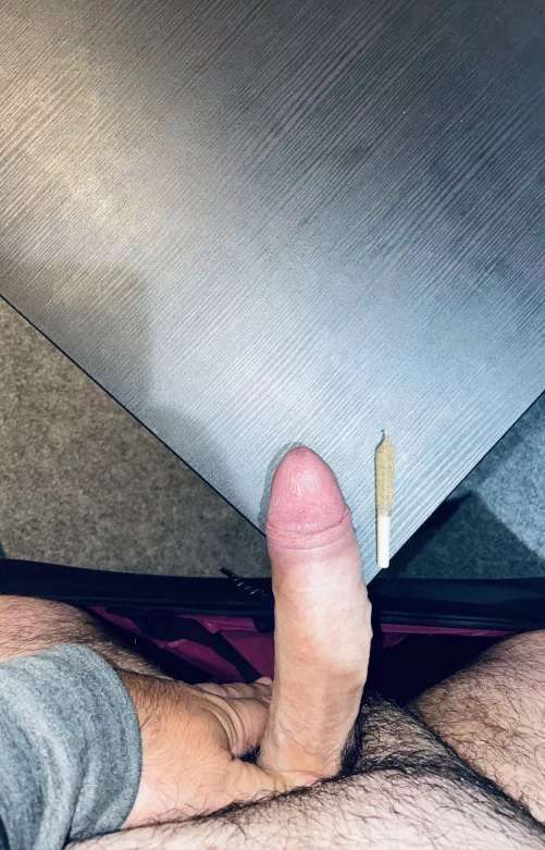 1 gra(m) infused, oil dipped, keef rolled joint to start the day, it’s going to be one horny morning