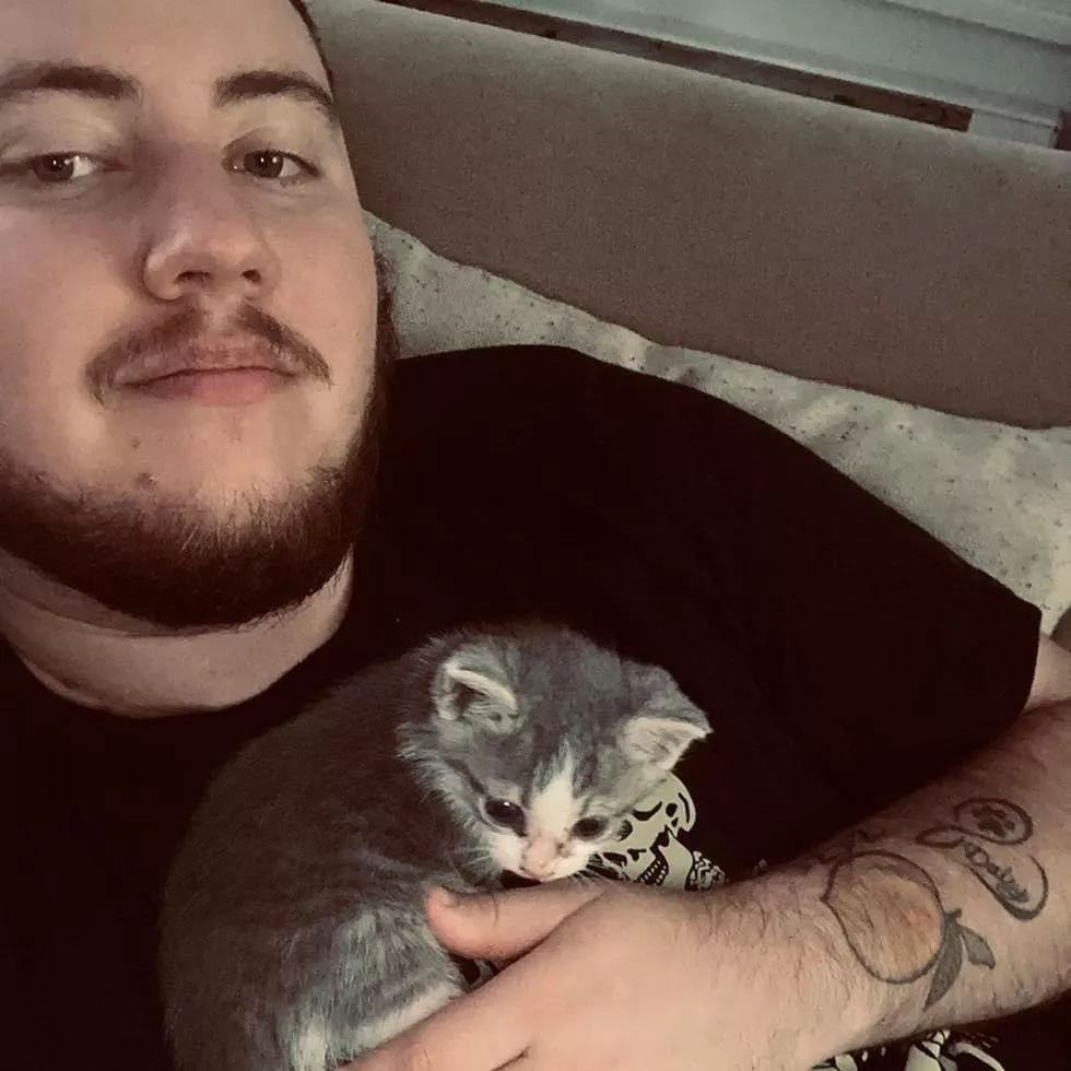 (23) any love for trans guys here?😋