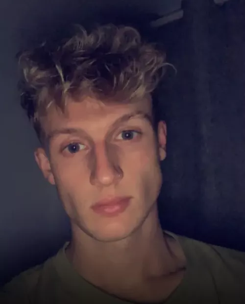 Accepting boyfriend applications hmu 😏