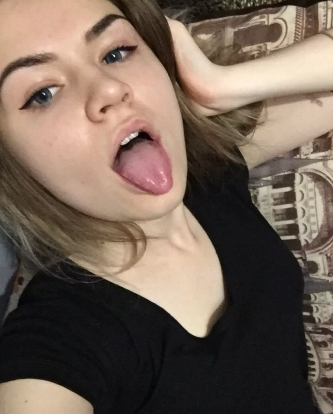 cock/jerk/cum trib this cute face dm me reddit or kik ivvyyy3
