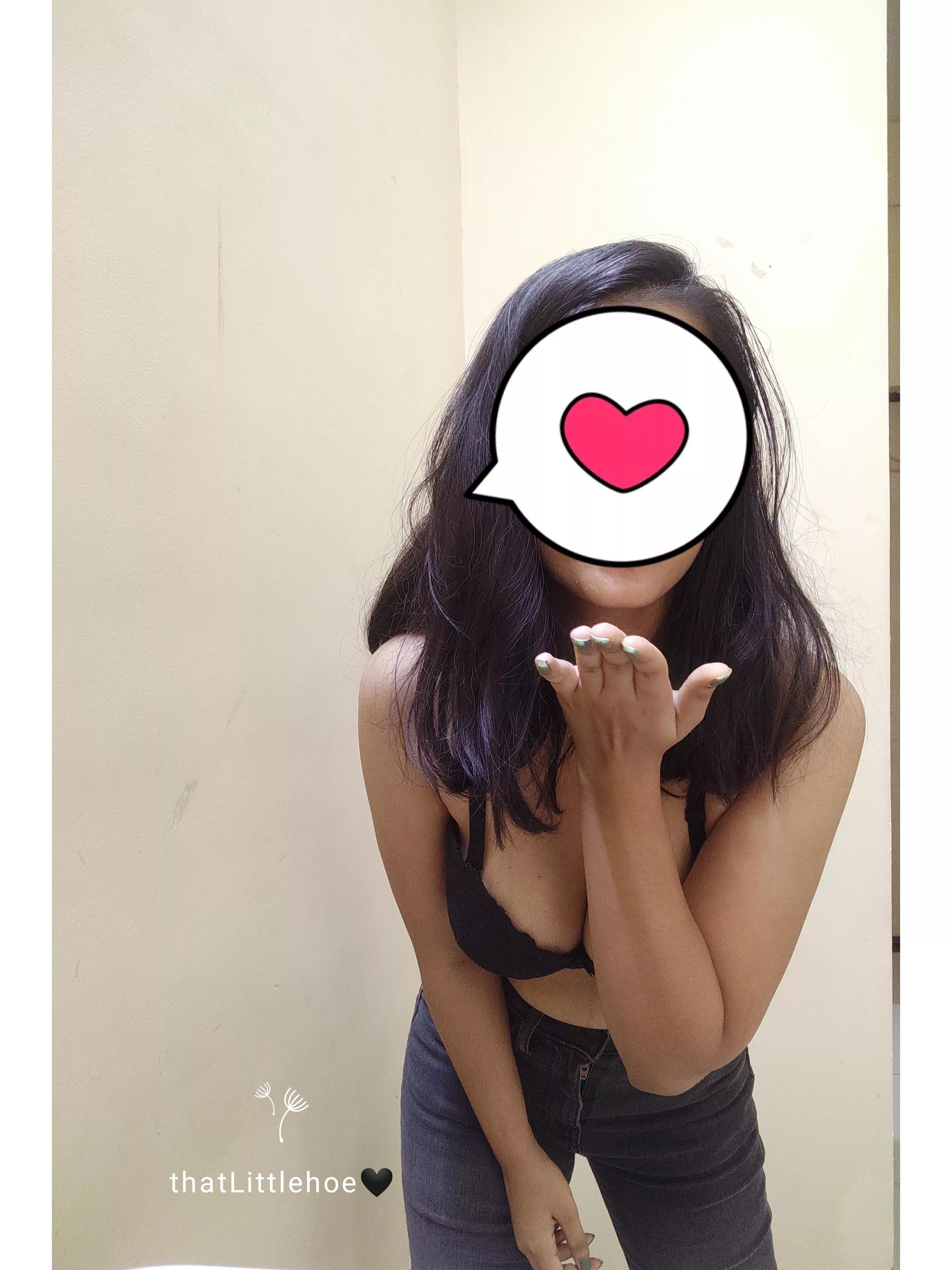 Flying kiss from hot mess[f]💋