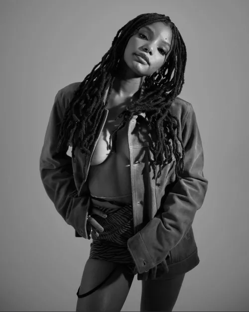Halle Bailey photo shoot 2022 cleavage 😍
