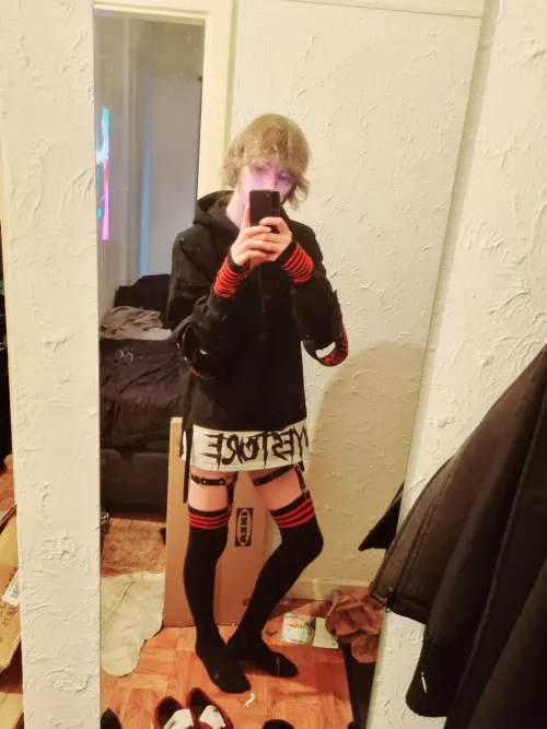 mirror mirror on the wall, why am I so frickin' smol?