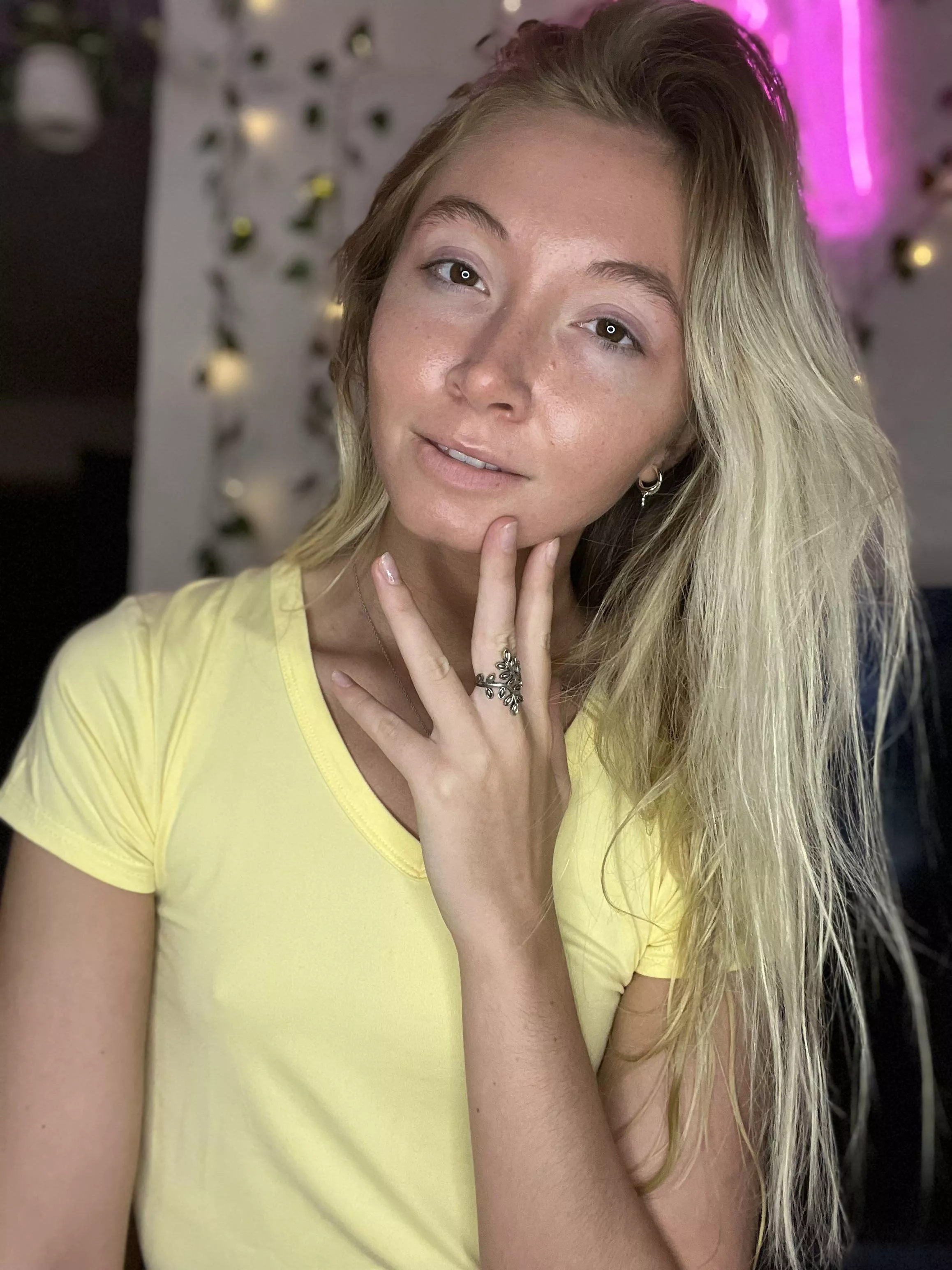 Pretty face, free page ;)