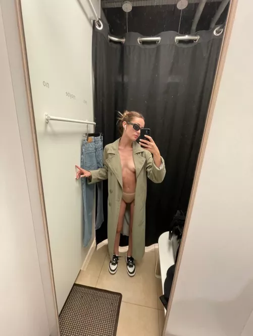 Who needs an exhibitionist gf?