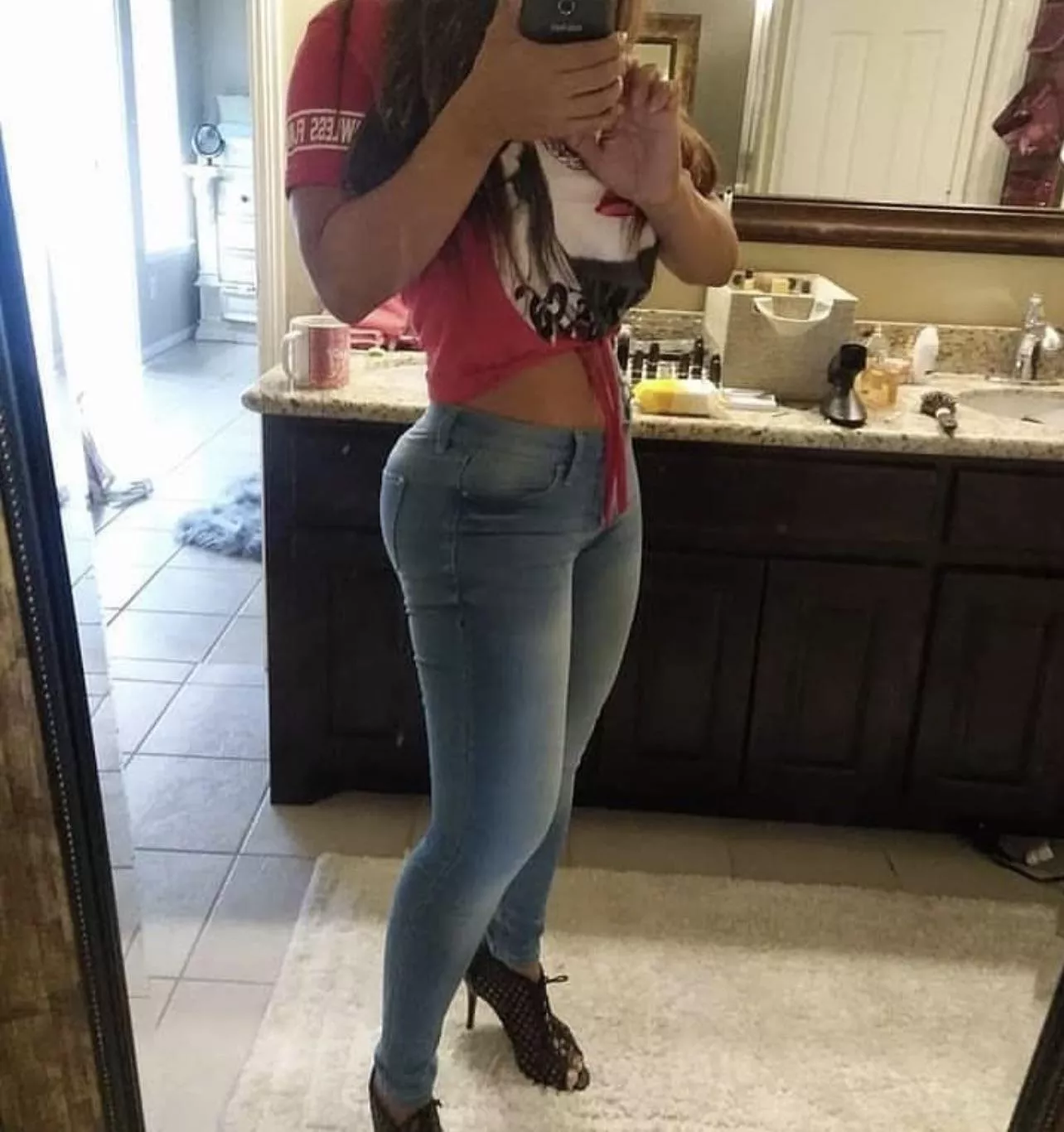 Bi . 38 yrs. 4’11”