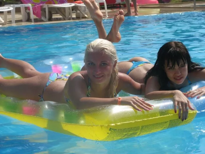 Blonde or brunette? Blonde or brunette?