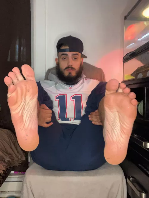 Come suck on my toes
