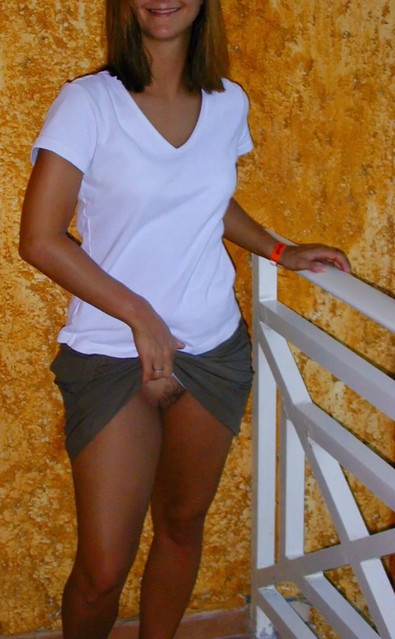 Flashing outside the restaurant...... Flashing outside the restaurant......