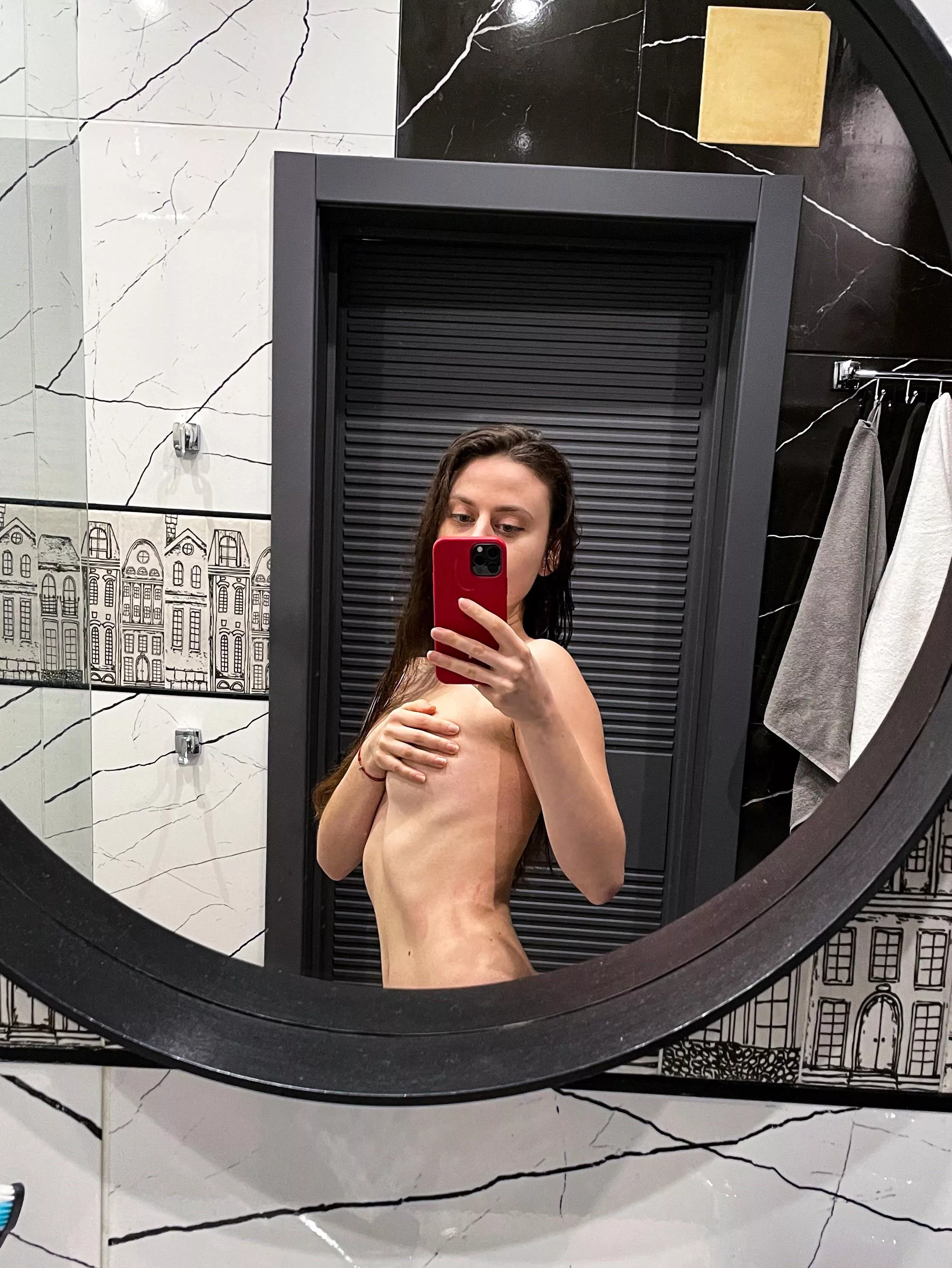 I think I’ve lost a couple of kilos more recently 💁🏻‍♀️