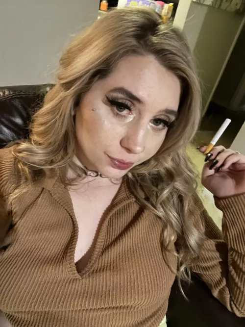 If I was a lil tipsy, would you let me sit on your lap and light my cigarette for me 💅🏻❤️‍🔥😇