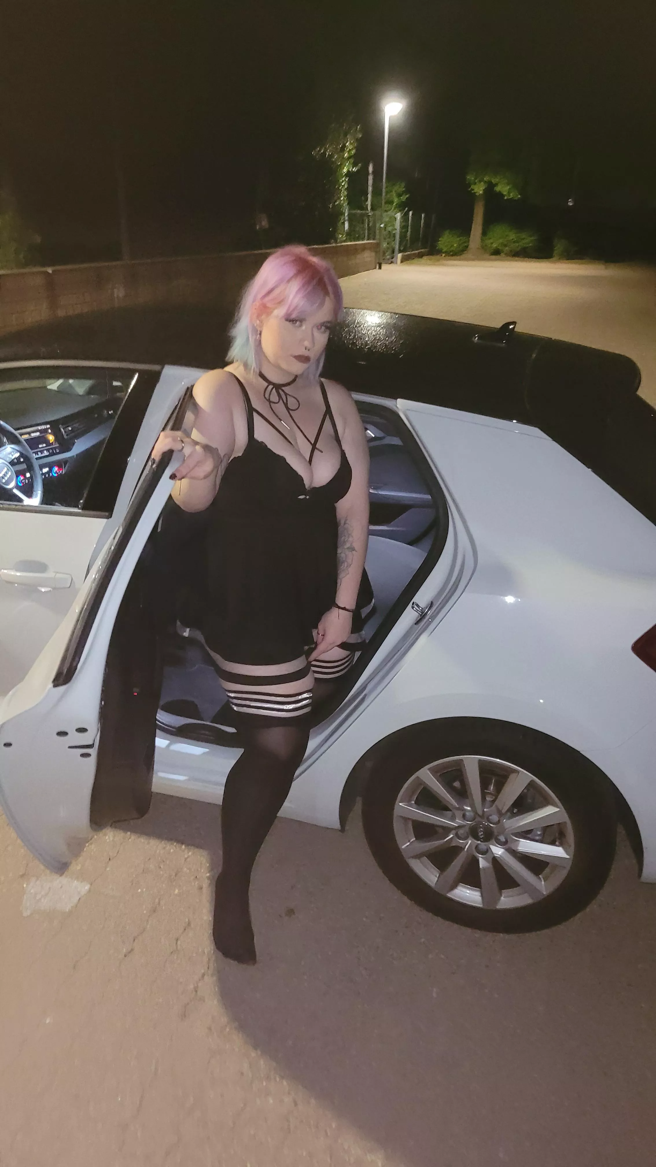 Need a man to hold the door for me 💞