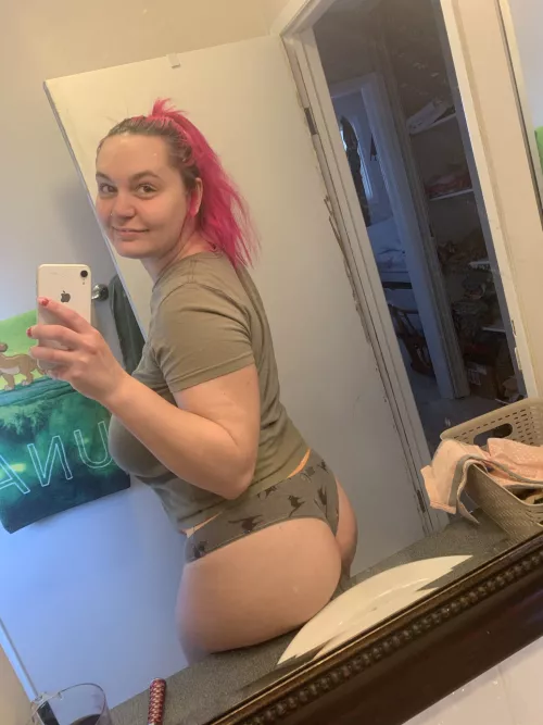 We’re a fan of hot single moms here right!