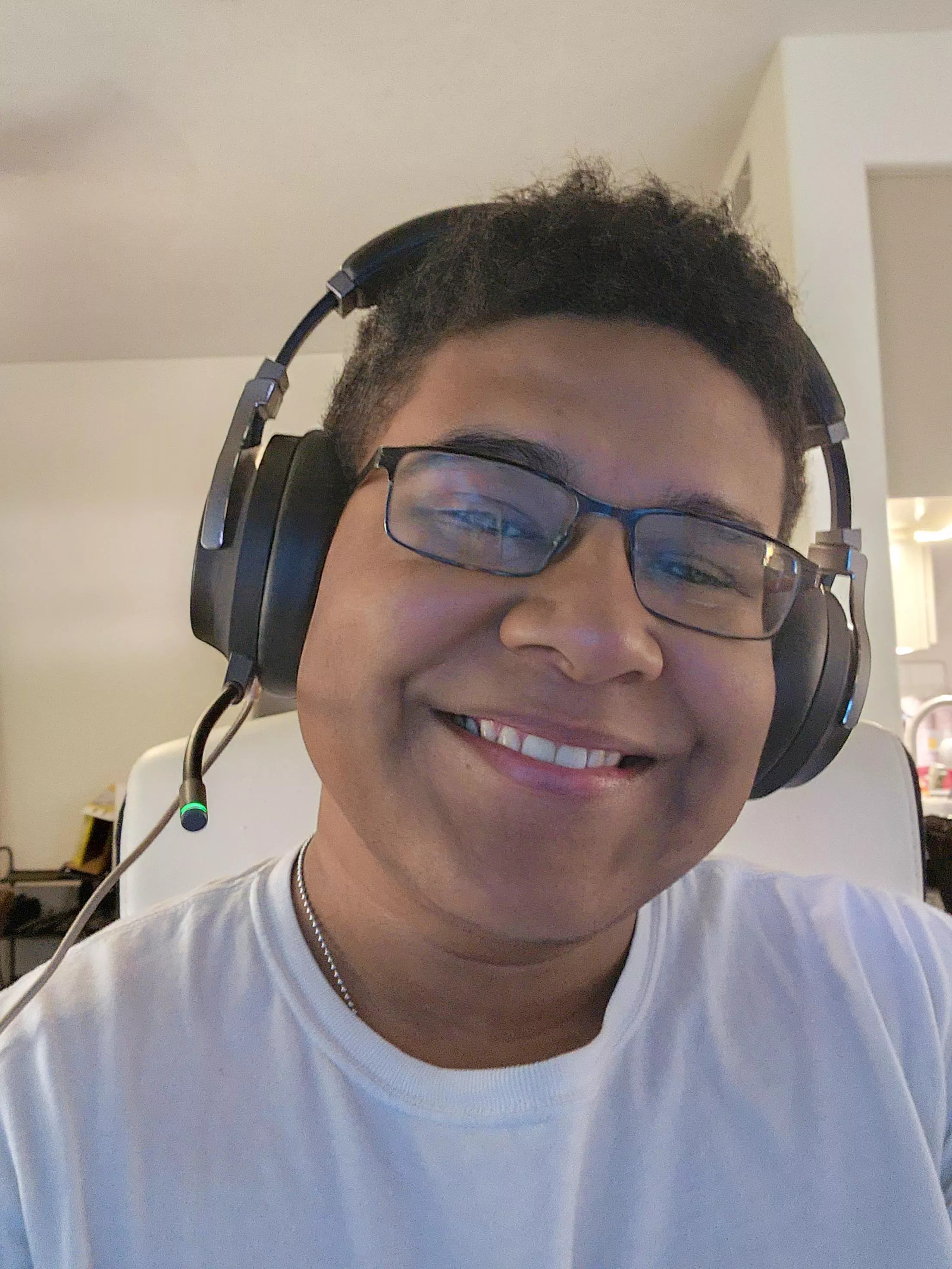 What better way than to start a Monday with a smile? Sorry for the messy hair! 😅