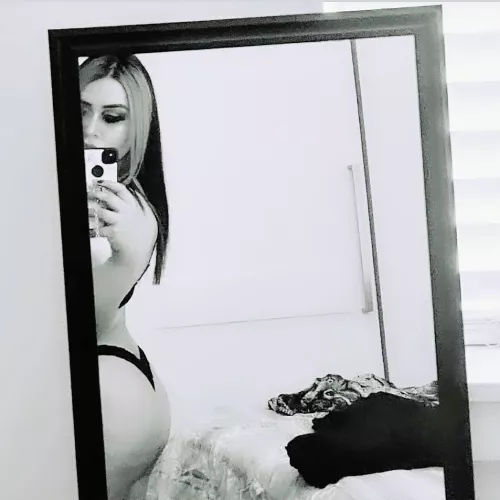 🤘would you say hi to me at a show?🖤