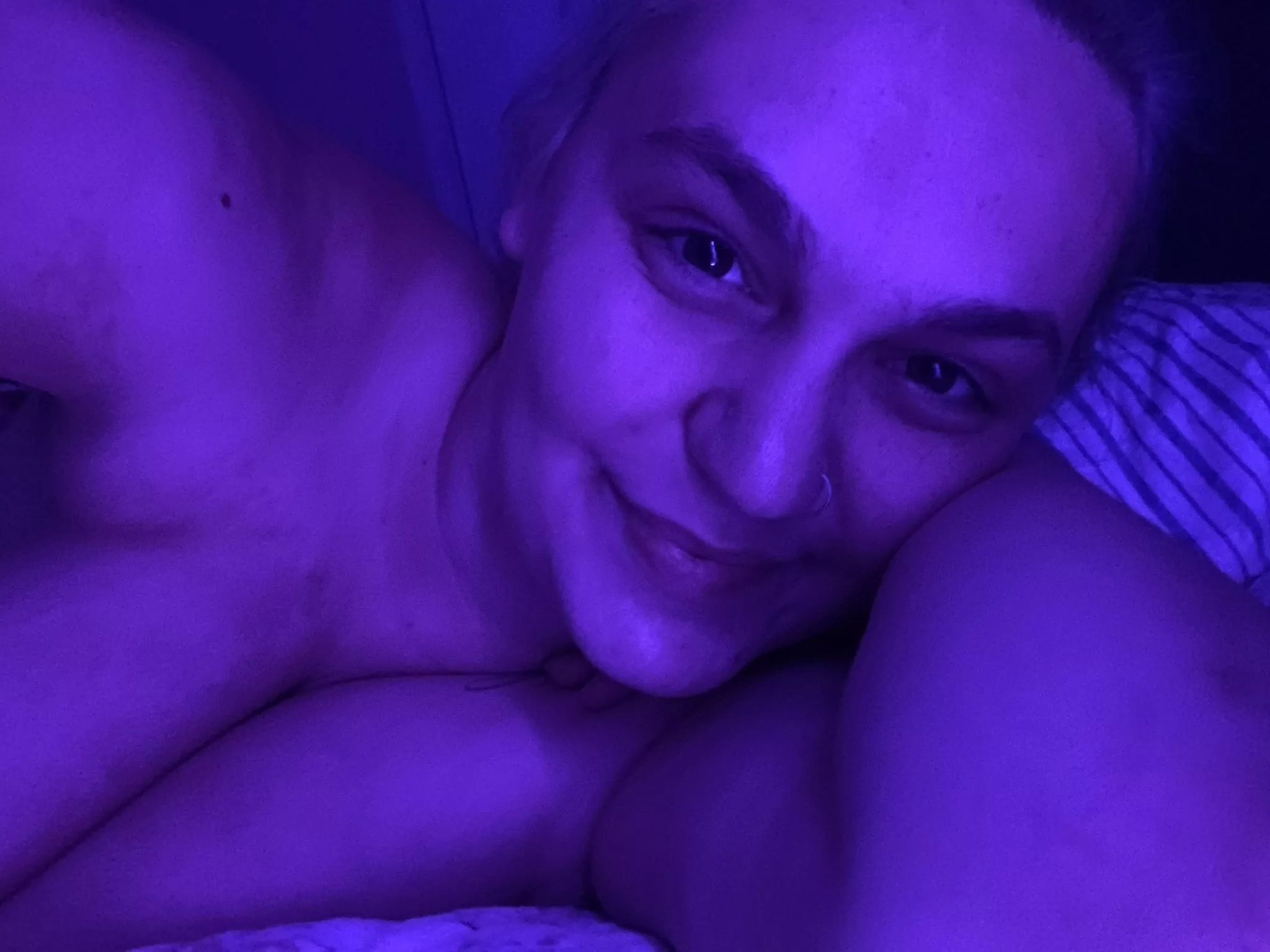 I love getting stoned and looking at the stars, come watch them with me and lay naked 🤞