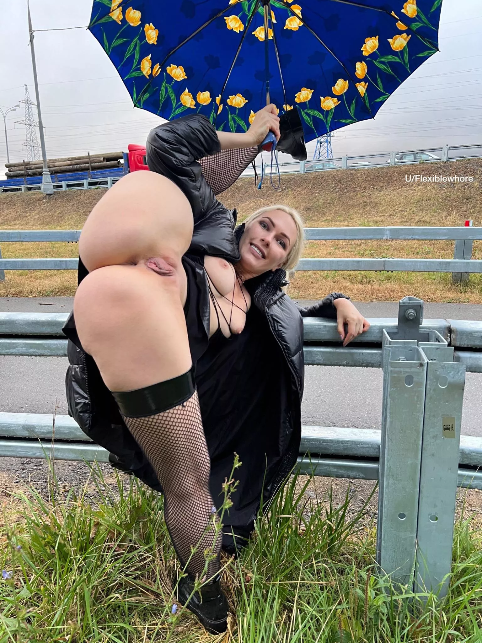 If it rains i will hold an umbrella over you while you fuck me 😜😜