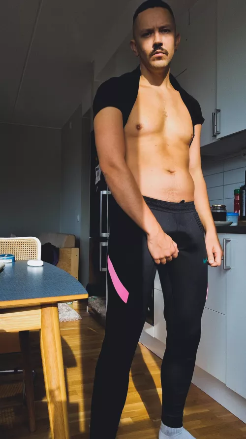 who likes bulges in tights? [33]