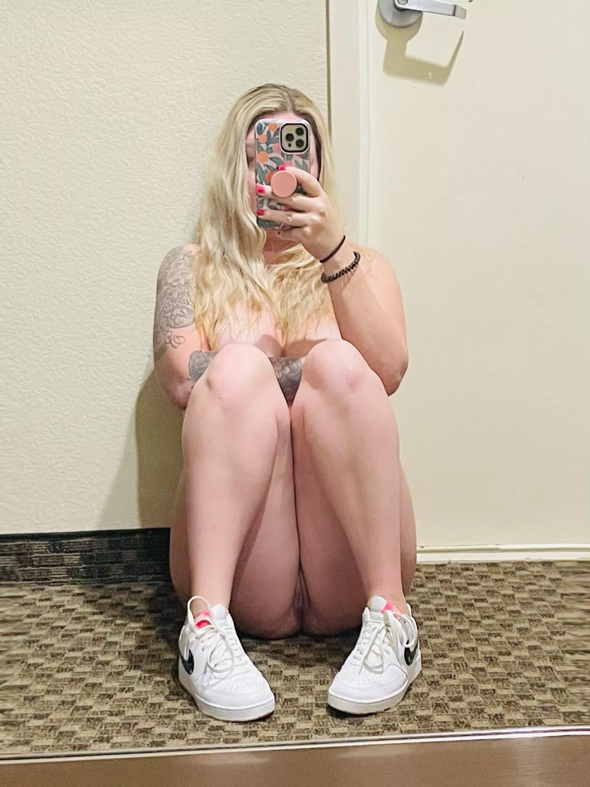 Cum help me untie my shoes please 🥺