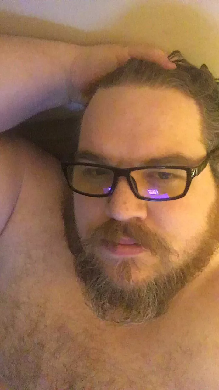 Feeling kind of lonely any ladies wanna chat?