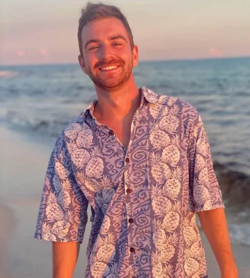 Hey, my name is Andrew and I like long walks on the beach! 🤭