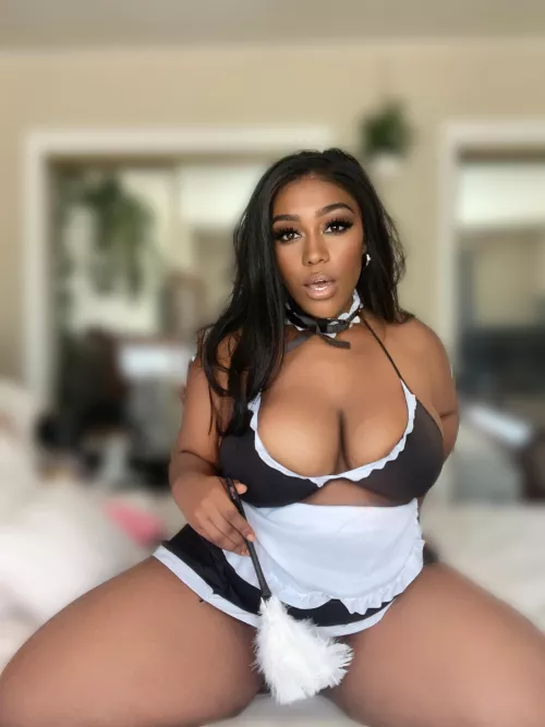 hiiii babe…I’m almost done dusting off your fav part of me👸🏾🖤😈