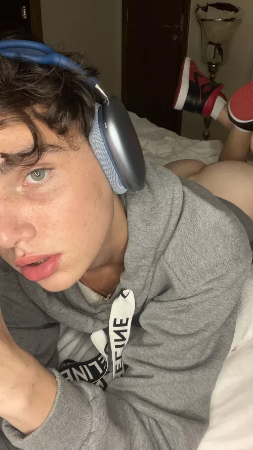 hope I’m cute enough 🥺