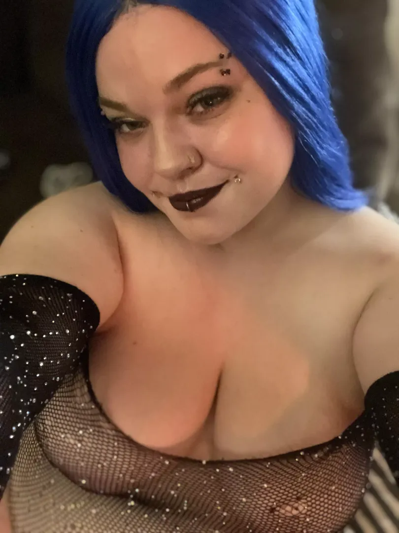 I am live right now! Link down in the comments I hope to see you there! ❤️