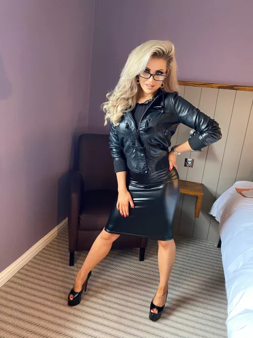 I’m petite and I look extra tiny here