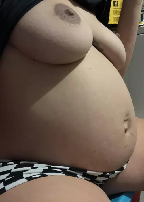 Let me cream for daddy. 😋💦💦🤤