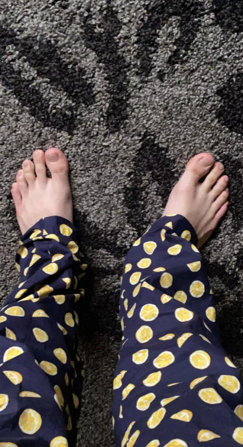 R my feet cute or hot 🙈?