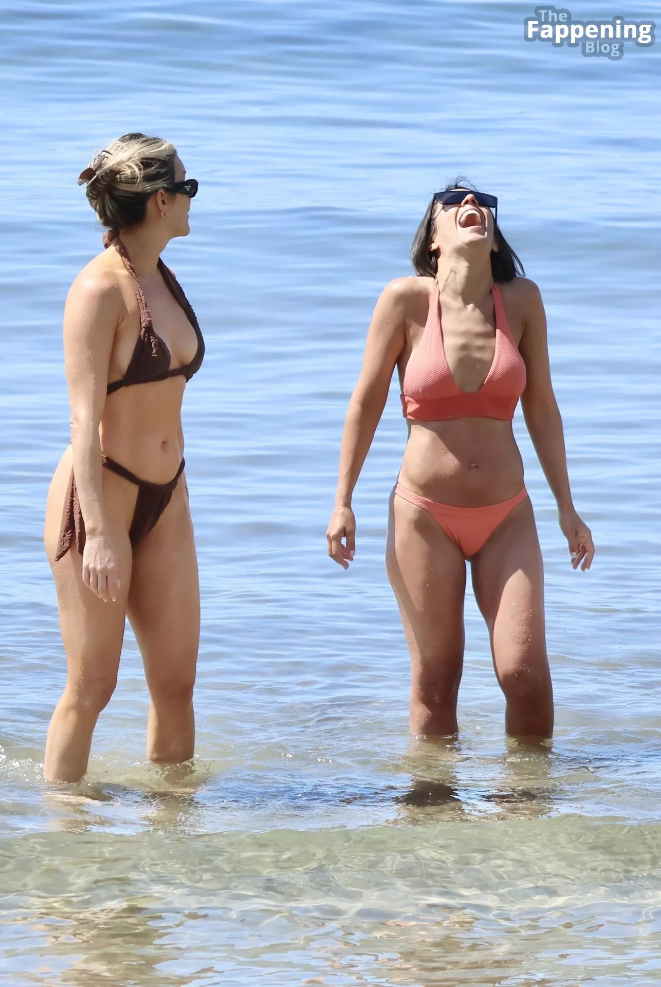 Janette Manrara & Ashley Roberts Laugh and Joke on the Beach in Marbella (74 Photos)