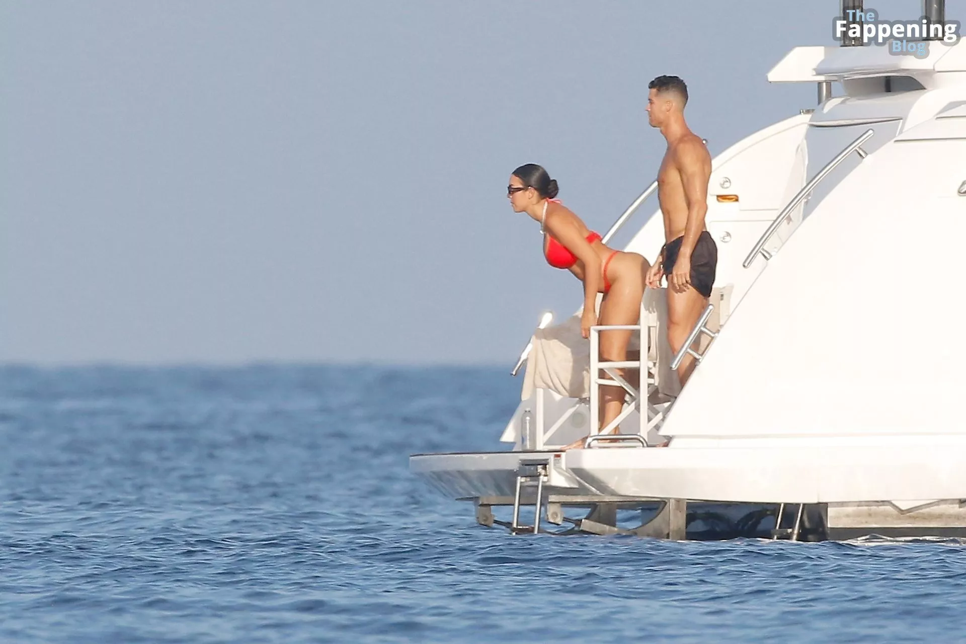 Georgina Rodriguez & Cristiano Ronaldo Enjoy Luxurious Yacht Day in the South of France (125 Photos)