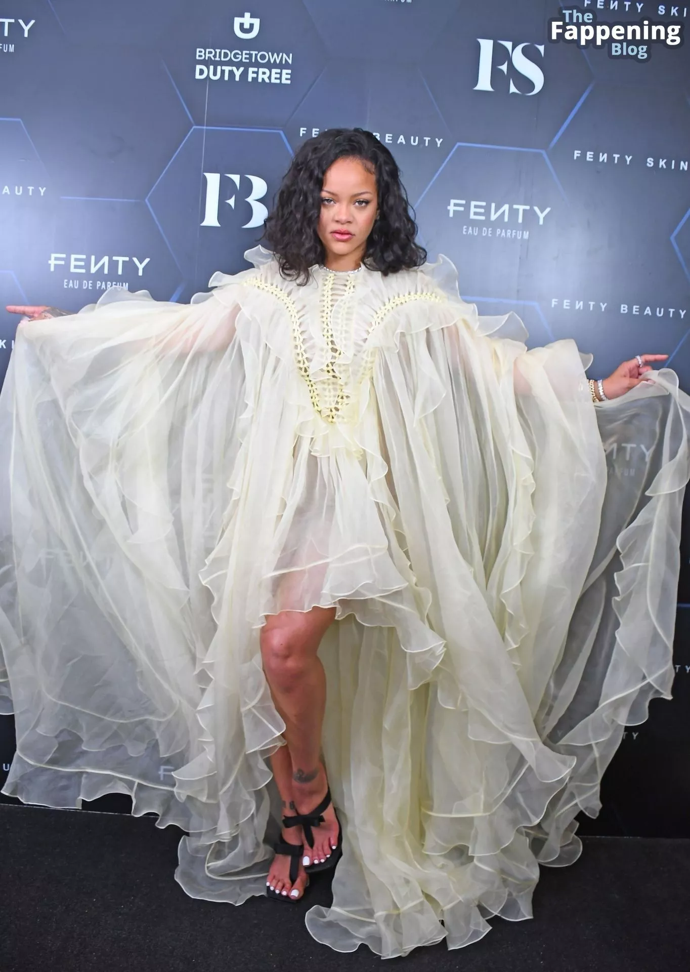 Rihanna Shows Off Her Sexy Legs at the Fenty Beauty Party (46 Photos)