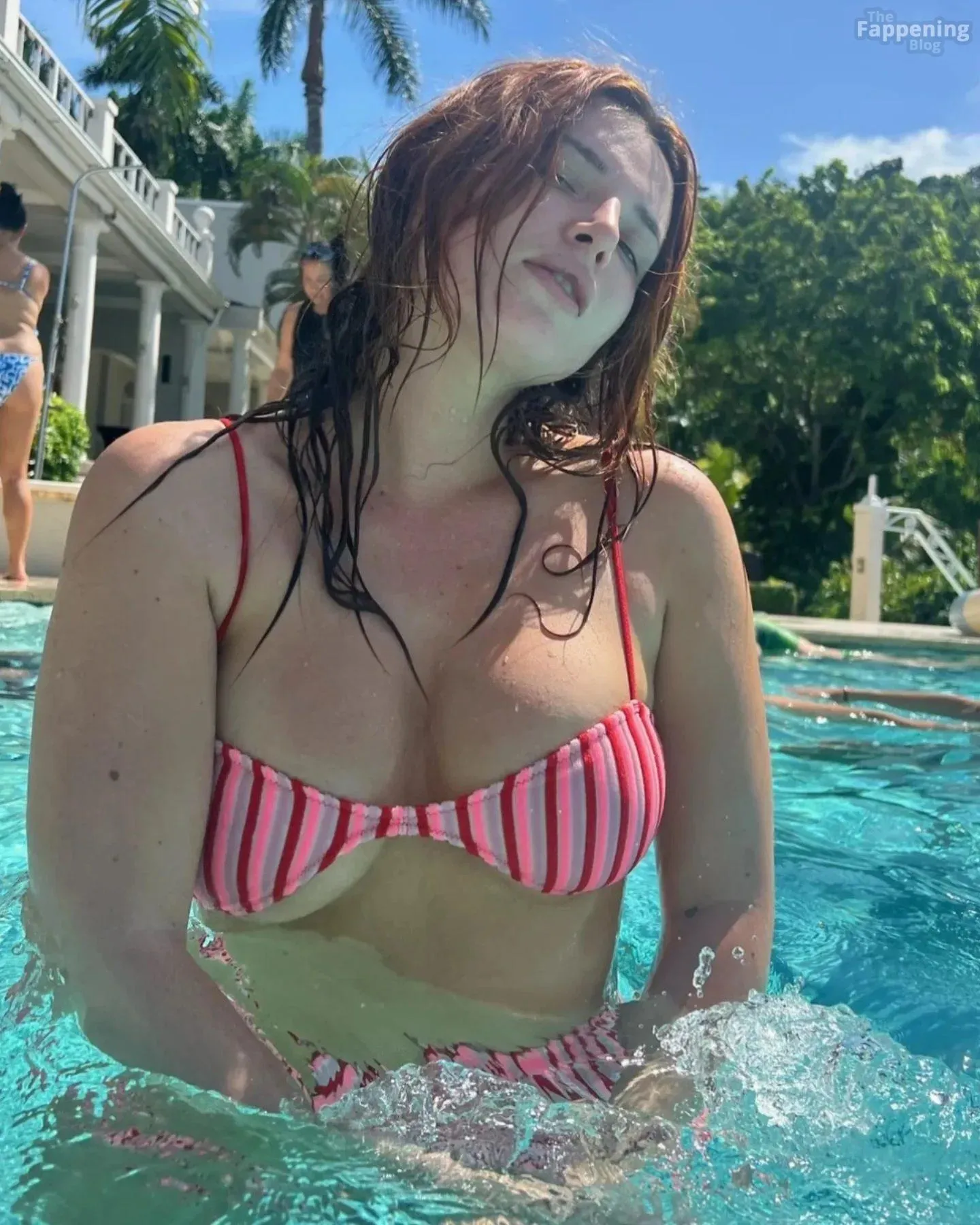 Bella Thorne Shows Off Her Sexy Tits in a Bikini (12 Photos)