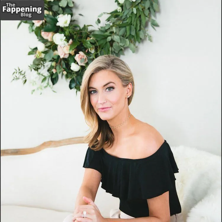 Whitney Bischoff Sexy (4 Photos)