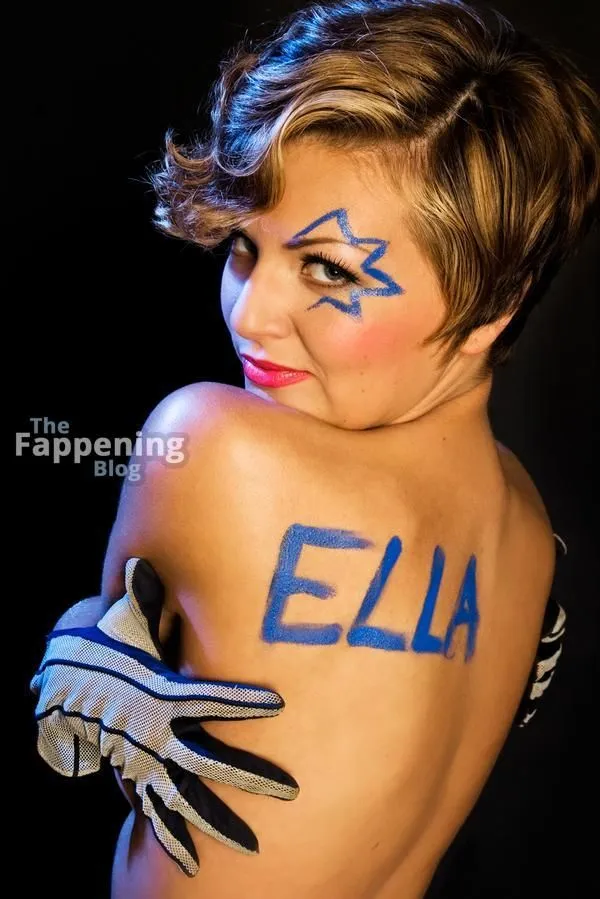 Ella Endlich Sexy (9 Photos)