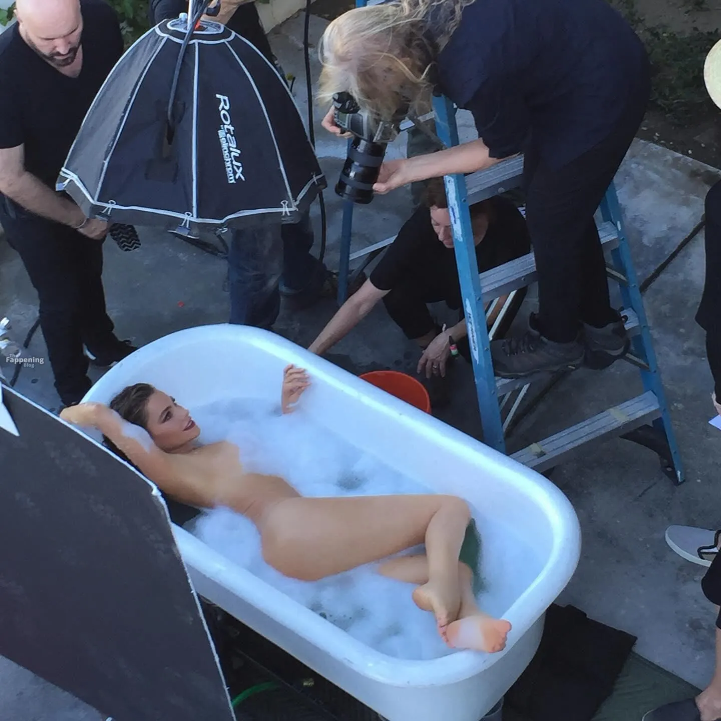 Sofia Vergara Poses Naked in a Hot Shoot (7 Photos)