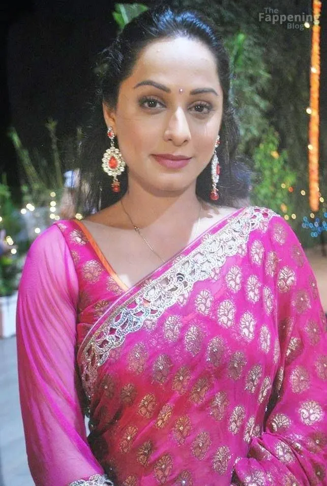 Ansha Sayed Sexy (11 Photos)