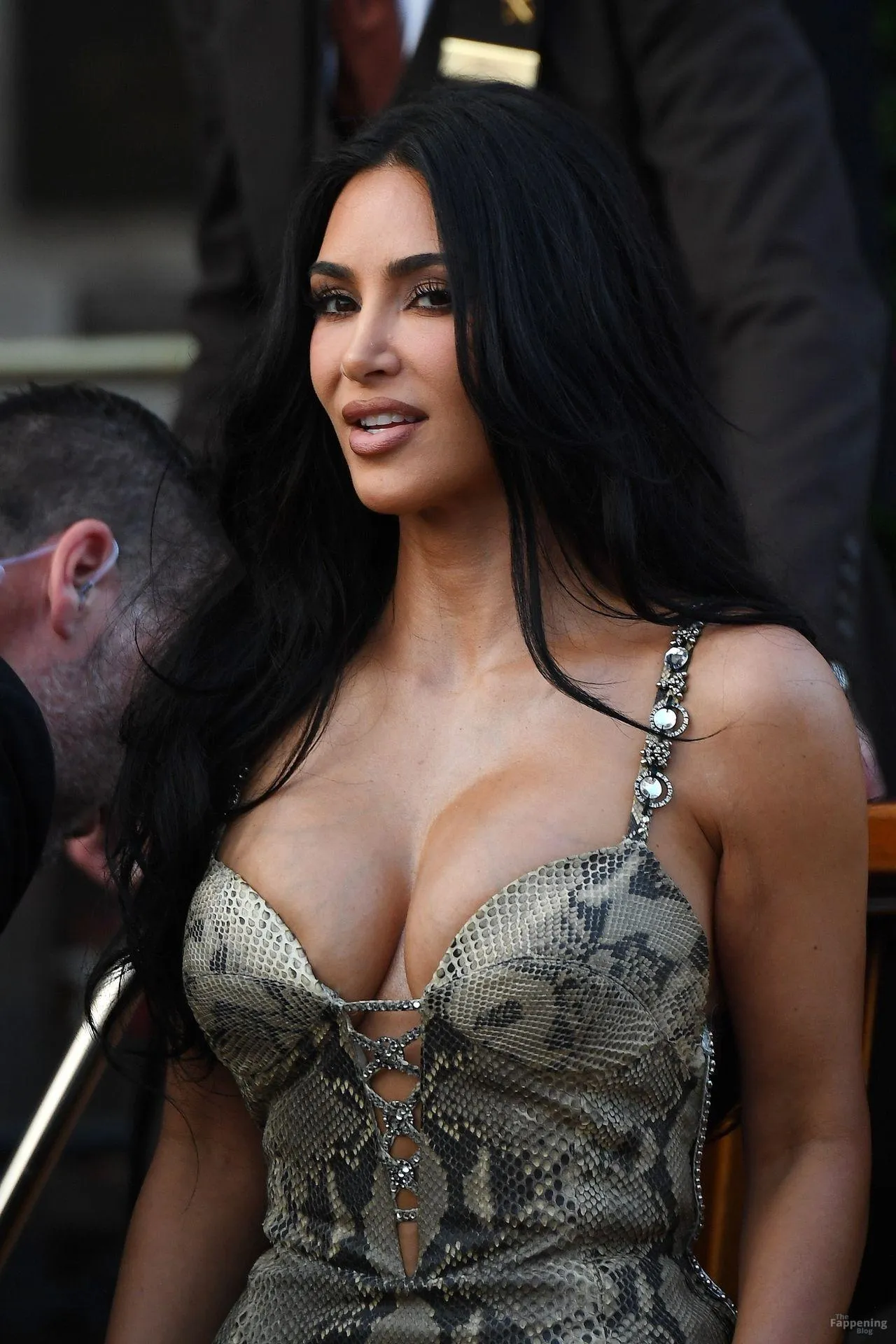 Kim Kardashian Displays Her Sexy Boobs in Venice (134 Photos)