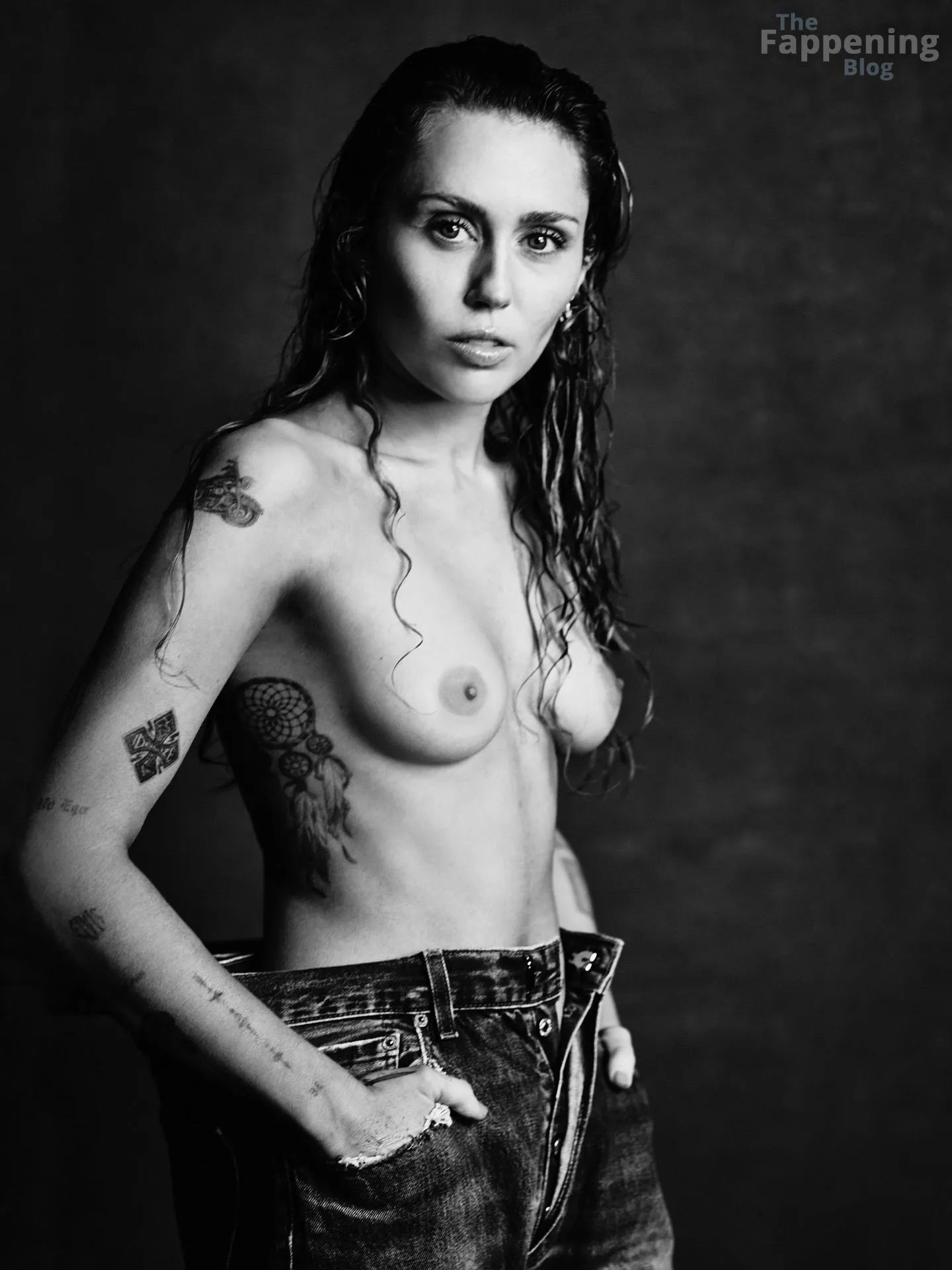 Miley Cyrus Nude & Sexy – Perfect Magazine (51 Photos)