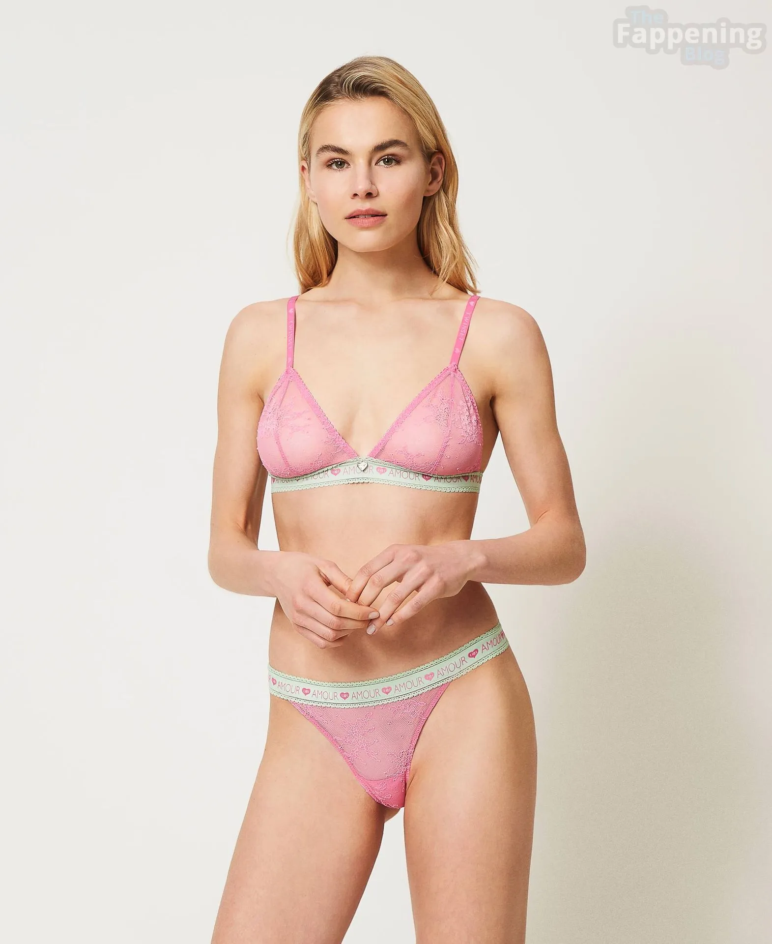 Annekee Molenaar Nude & Sexy Collection (134 Photos)